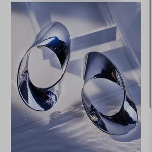 Large statement earring